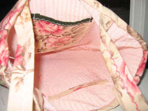 Inside showing 2 pockets