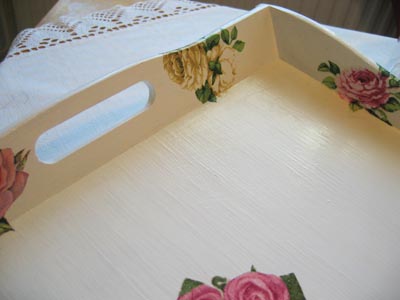 A tray with roses