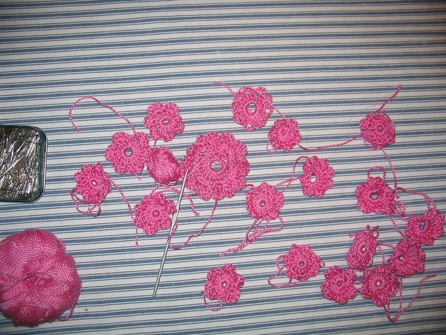 Small crocheted pink flowers made by iHanna
