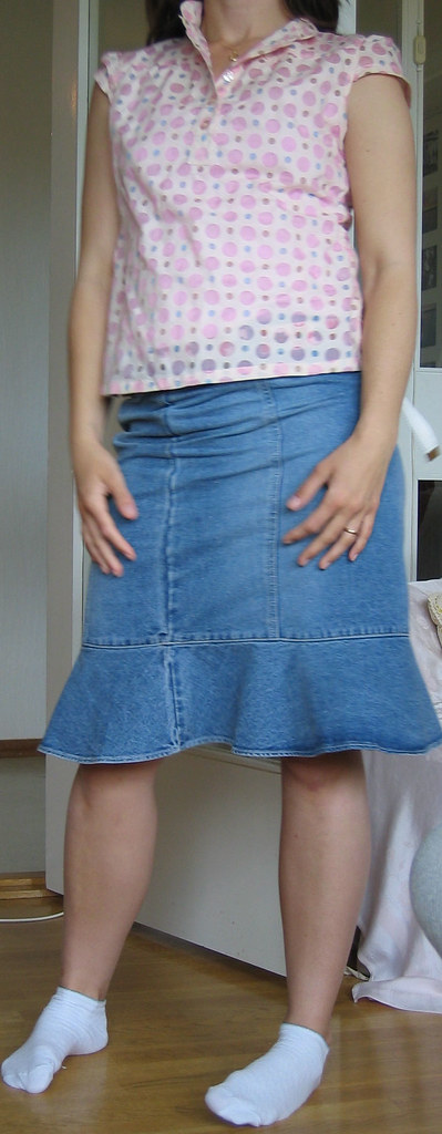 iHanna wears vintage - Vintage transparent shirt with lots of pink dots and a jeans skirt with flounce (volang!).  Favourit clothes for this summer.