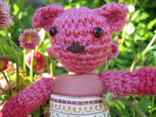 Pink amigurumi cat crocheted free-hand by iHanna 2005 (Copyright H. A.)