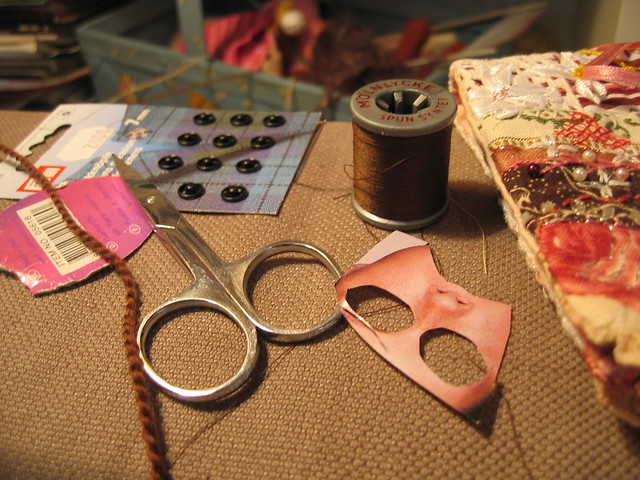 A little gathering of items on the armrest of the sofa (Photo Copyright H. Andersson)