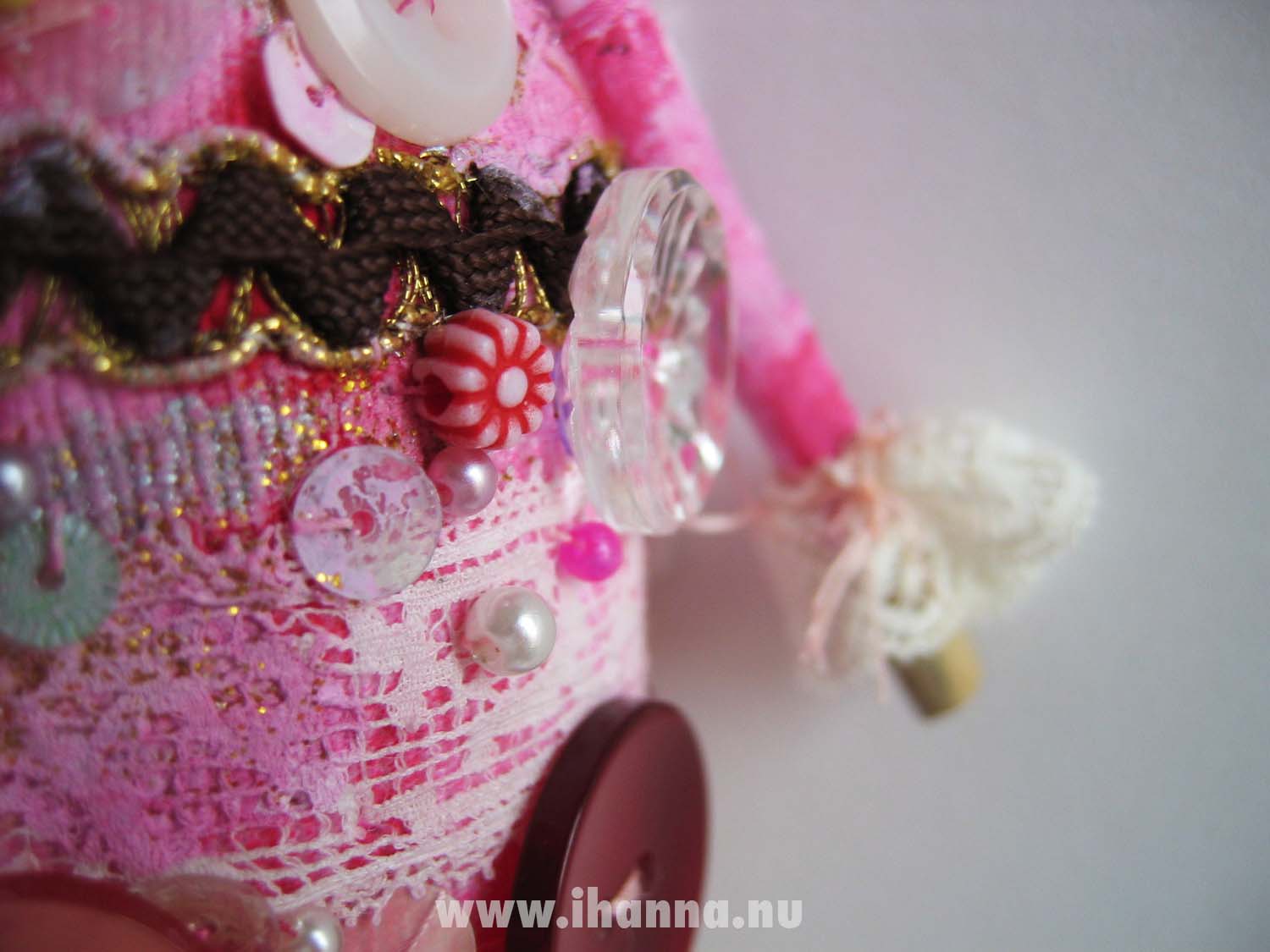 Art doll detail photo by iHanna 2005 (Copyright Hanna Andersson)