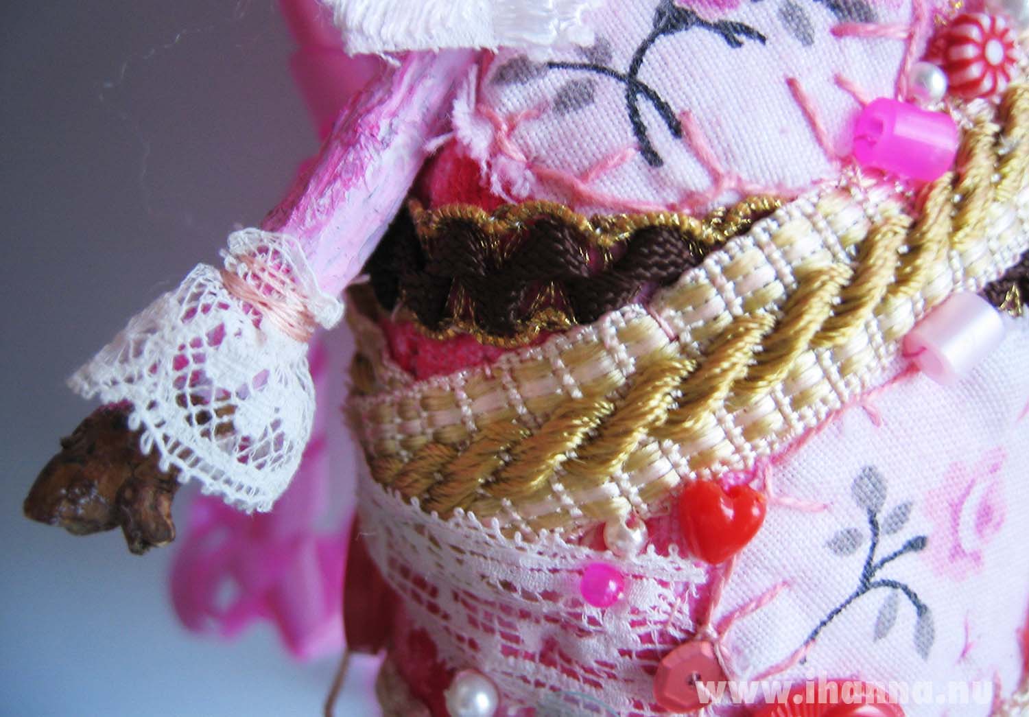 Art doll detail photo by iHanna 2005 (Copyright Hanna Andersson)