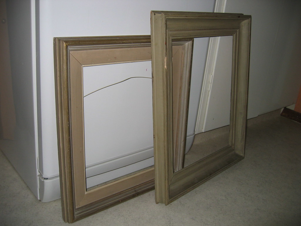 Got these vintage salvaged frames from the gallery to repaint (Photo copyright Hanna Andersson)