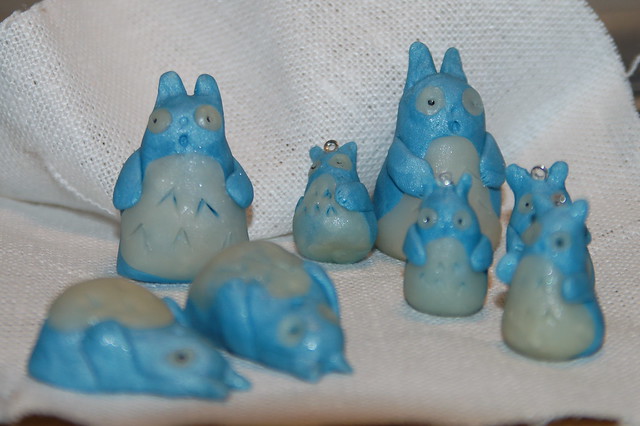 Lots of little Totoro figures for the totoro invasion / Miniature clay Totoro sculptures by iHanna (Copyright H. Andersson)
