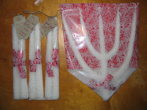 Wrapped handmade candles for Christmas (Photo copyright Hanna)