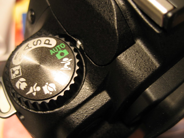 Close up of the setting button on the new Nikon d50 2005