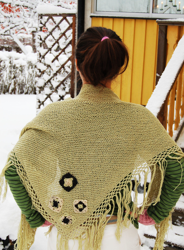 Green shawl by my mom (Photo copyright Hanna Andersson)