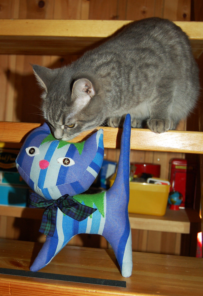 Blogger's and their cats here Pepper and sewn softie cat pointy kitty by iHanna 2006 (Copyright Hanna Andersson)