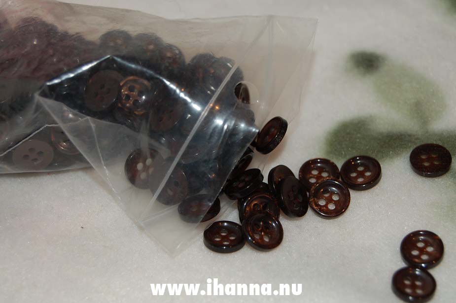 Thrifted bag of black shirt buttons or teddy bear eyes as I like to use them as (Photo copyright Hanna Andersson)