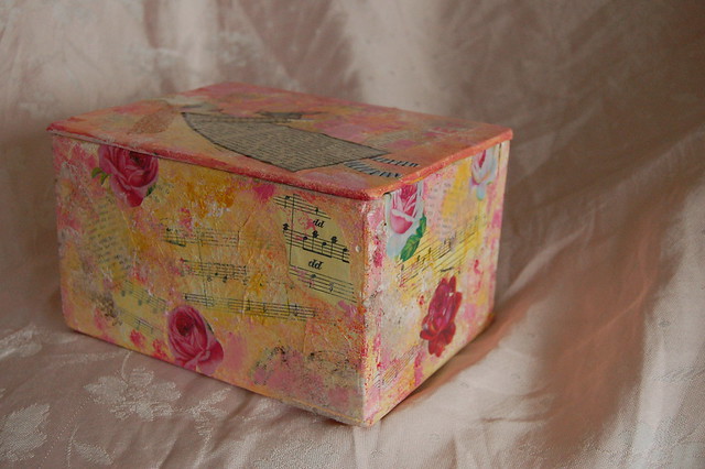 Painted tea box inspired by Misty Mawn style and tutorial (Copyright H. Andersson)