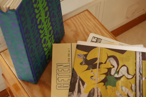 Thrifted vintage Magazine holder (Photo copyright Hanna Andersson)