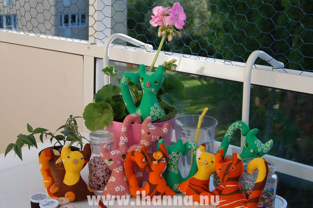 The gathering of the summer cat possie katt-i-fnattar softies made by iHanna  (Copyright Hanna Andersson)
