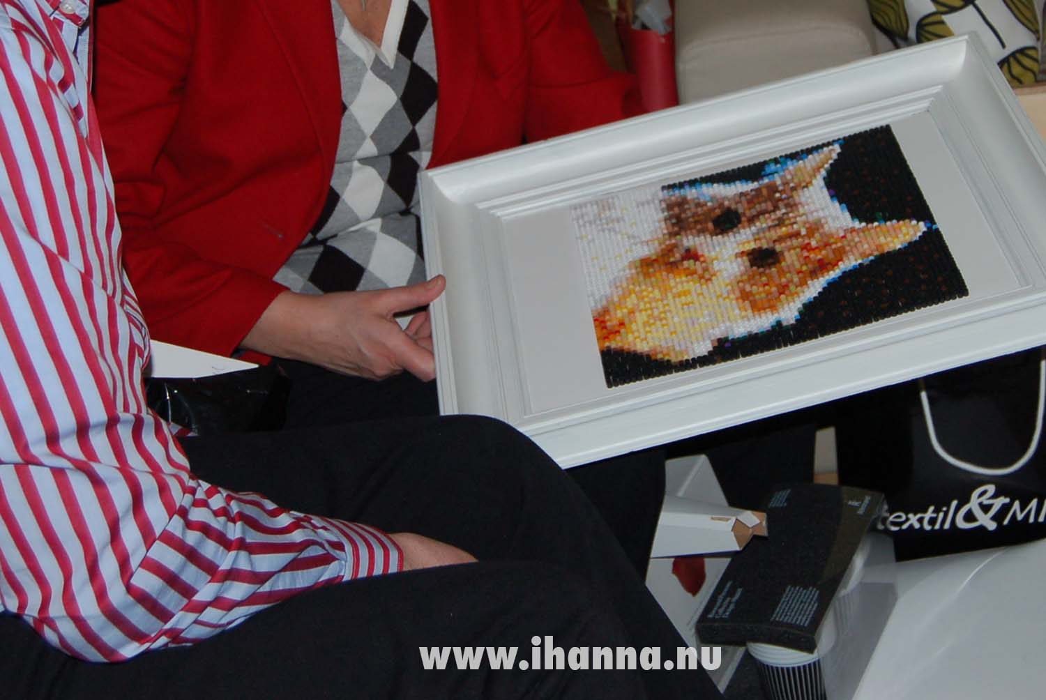 Big beaded portrait of our cat Smilla (Photo copyright Hanna Andersson)