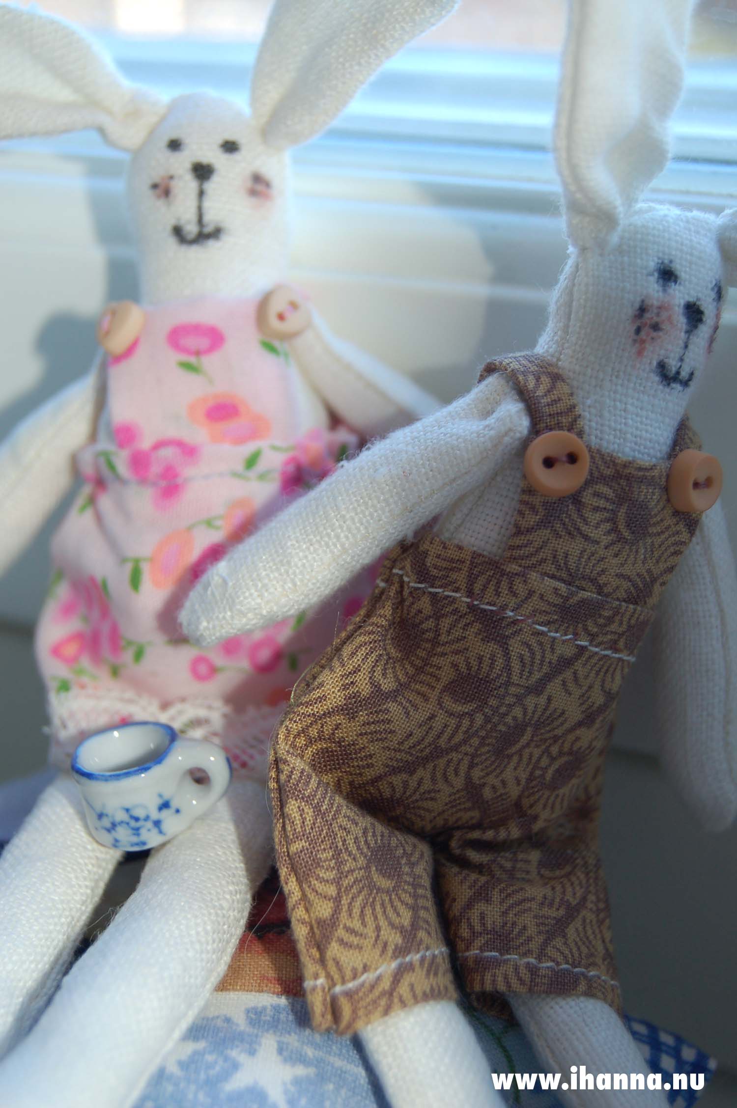 Mr and Mrs Bunny are at the Tea party at iHanna (Copyright Hanna Andersson)