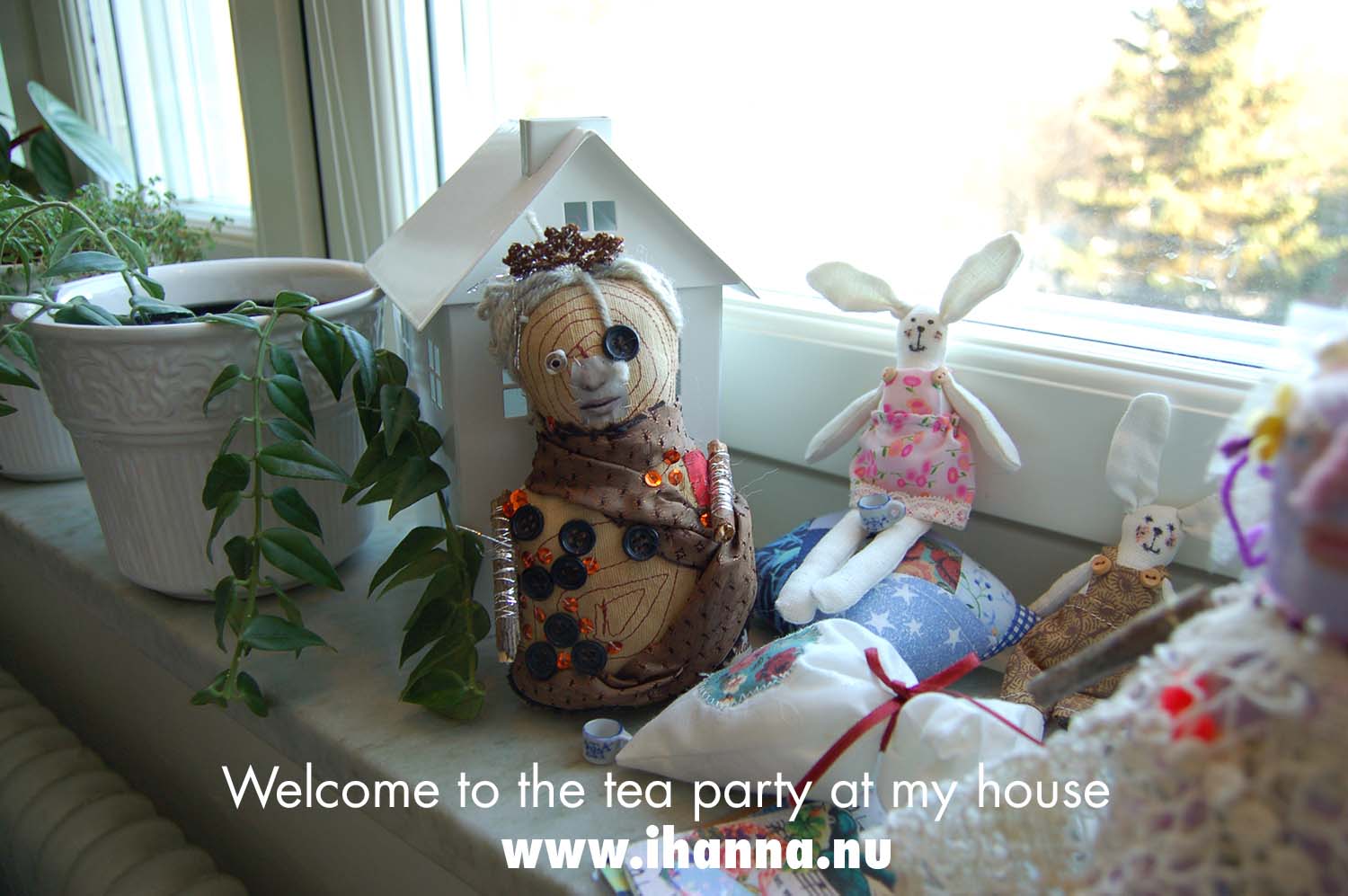 Tea party for my friends in the window (Copyright Hanna Andersson)