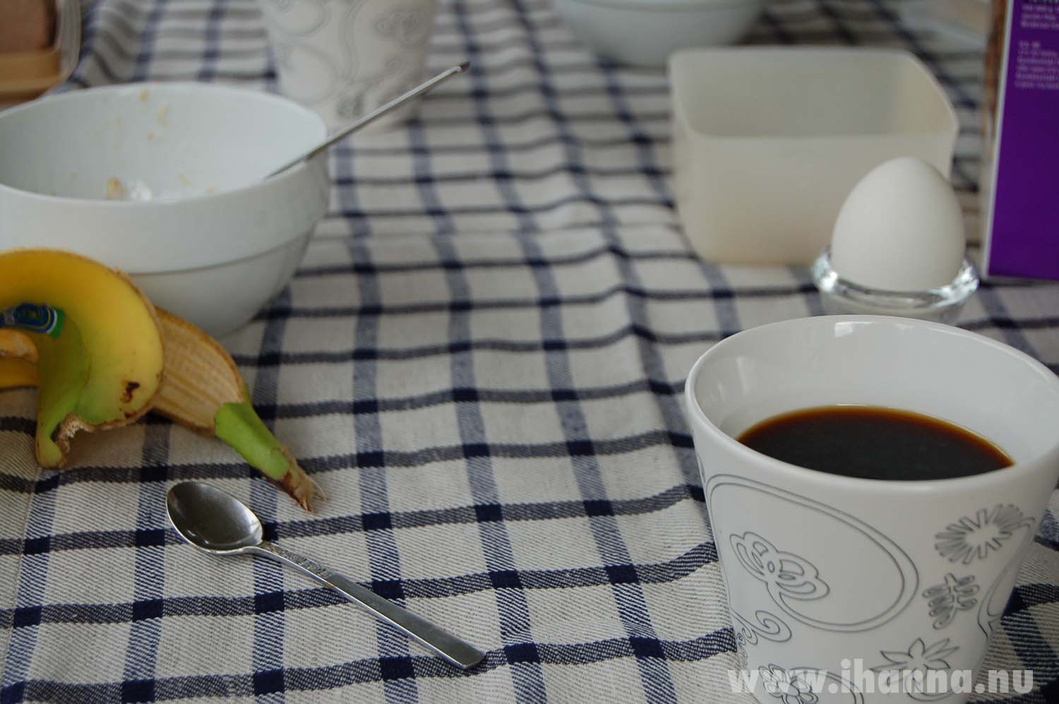 Breakfast on moms table cloth Photo by iHanna (Copyright Hanna Andersson)