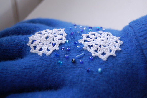 Blue fingers on handmade mittens for mom detail (Copyright H Andersson)