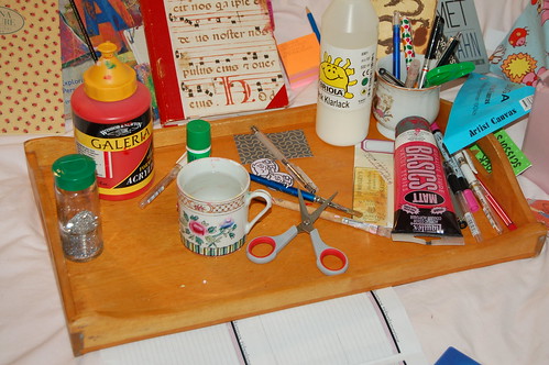 Art tray ready for art journaling in bed (Copyright Hanna Andersson)