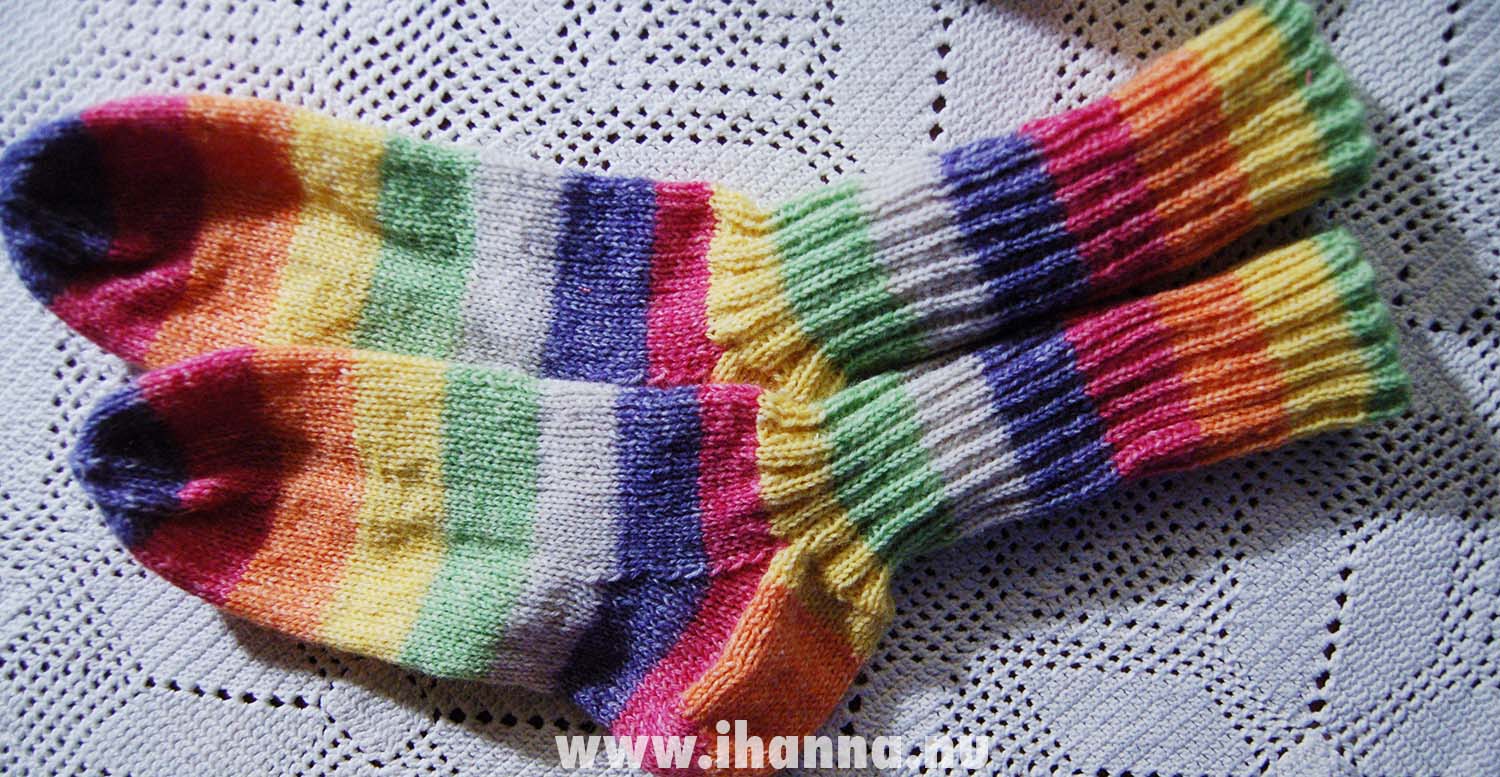Knitting rainbow socks made by iHanna (Copyright Hanna Andersson)