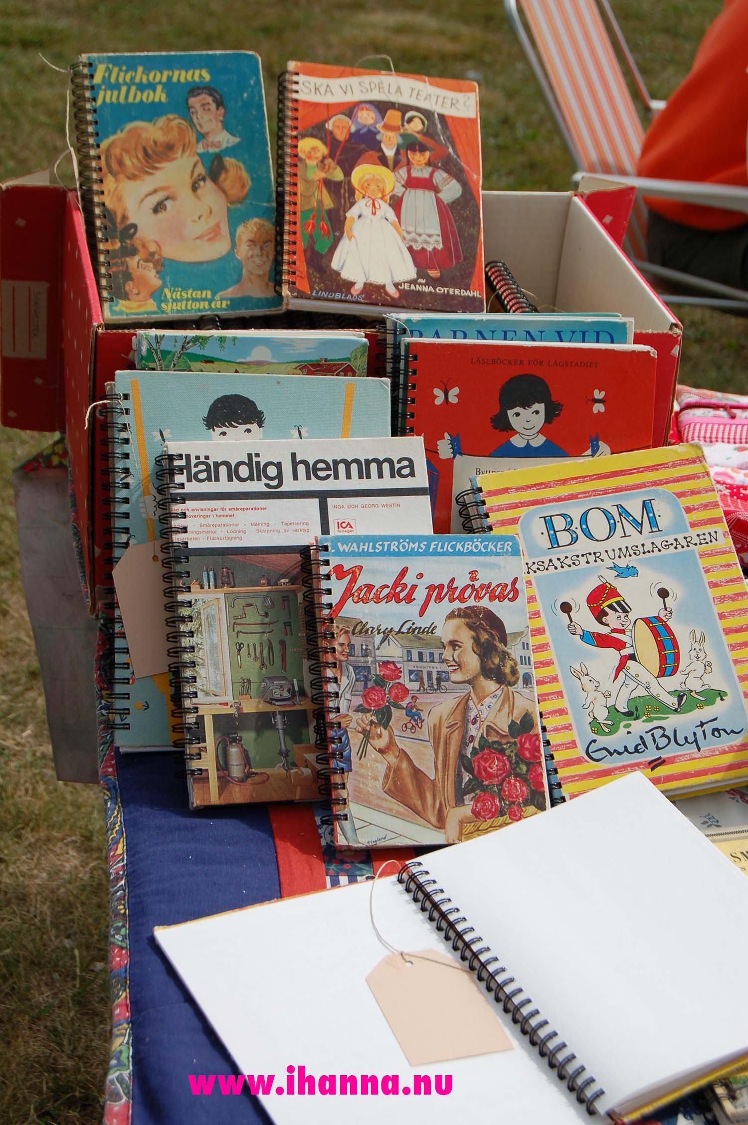 Selling notebooks I made outdoors at a craft market, by iHanna (Photo copyright Hanna Andersson)