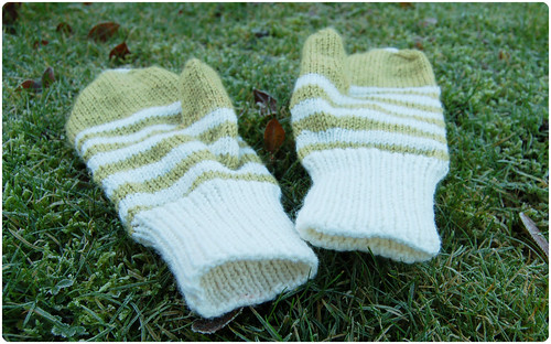 Green mittens made by me iHanna  (Photo copyright Hanna Andersson)