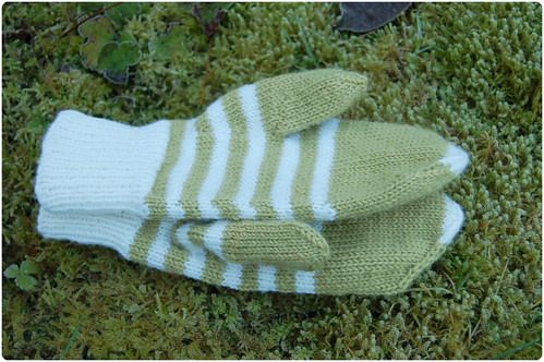Green mittens made by me iHanna  (Photo copyright Hanna Andersson)