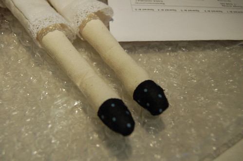 Tilda the Angel feet with socks or shoes (copyright Hanna Andersson)