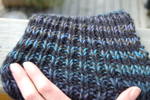 Black & blue scarf (copyright Hanna Andersson) Black & blue scarf by a simple scarf knitter iHanna (Copyright Hanna Andersson)