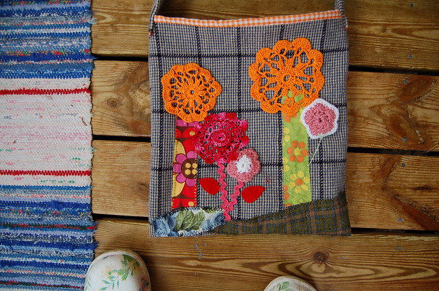 Flower field Tote made by iHanna from recycled materials (Copyright Hanna Andersson)