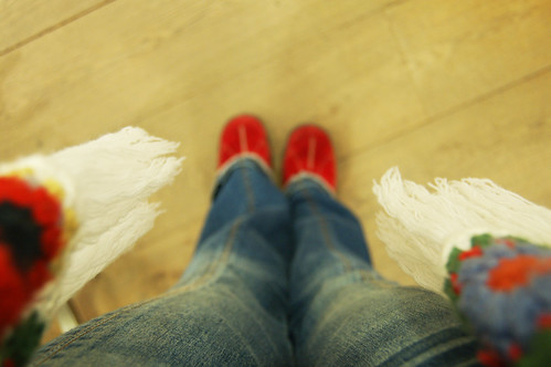 I'm wearing my red shoes (Photo by iHanna - Hanna Andersson) I'm wearing my red shoes by iHanna (Photo copyright Hanna Andersson)