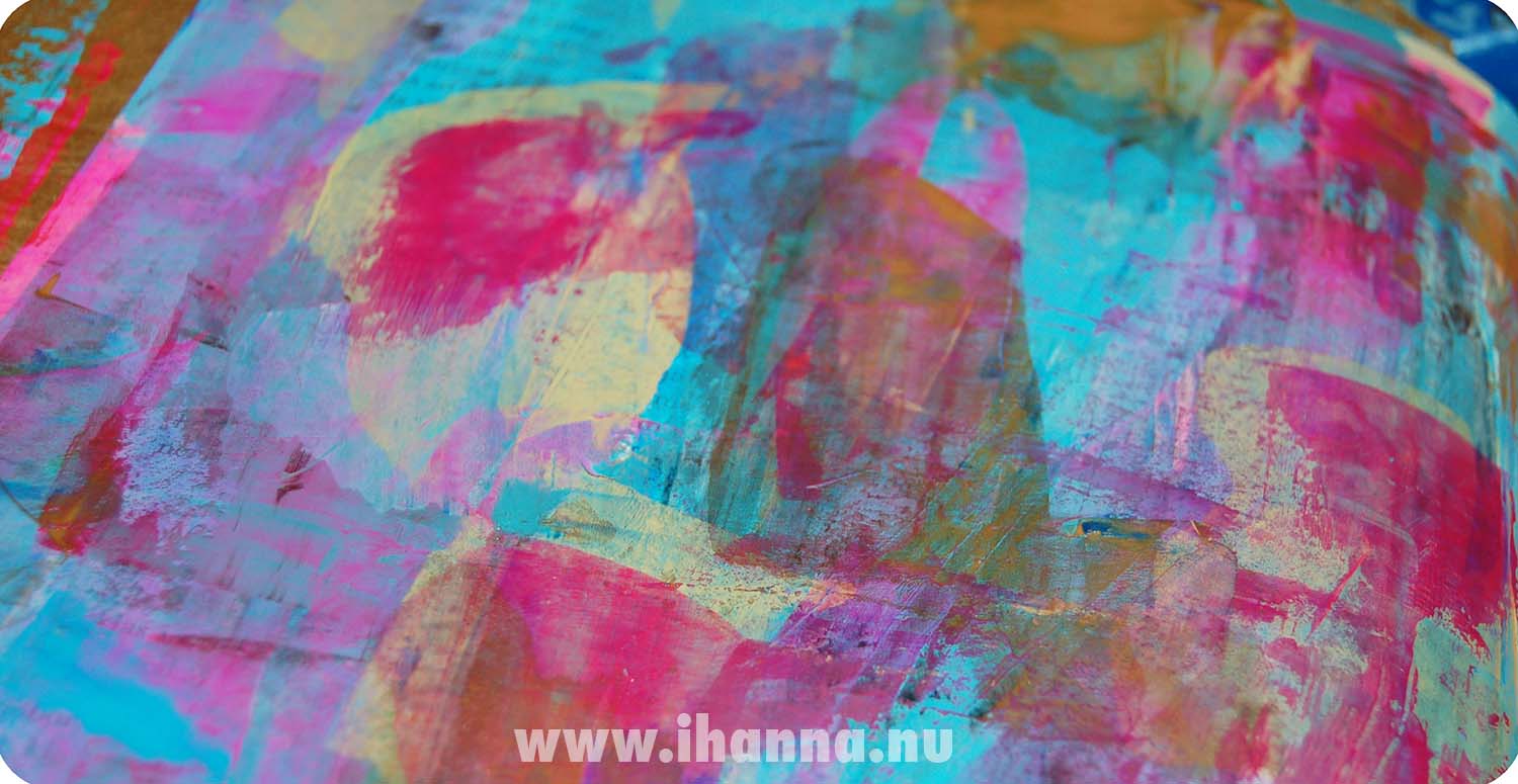 Painting acrylics with a plastic card progress (Photo Copyright Hanna Andersson)