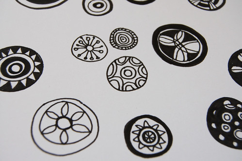Circle doodles on loose paper (Copyright Hanna Andersson)