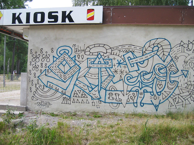 Kiosk with with blue wall doodles aka graffiti (Photo copyright H. Andersson)