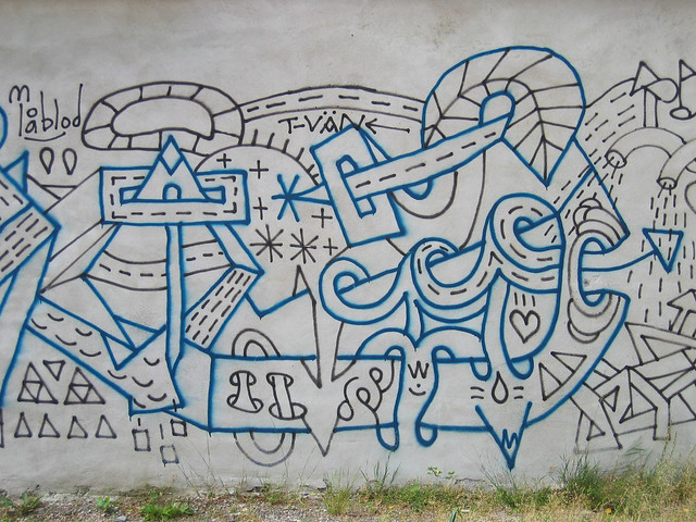 Kiosk with with blue wall doodles aka graffiti (Photo copyright H. Andersson)