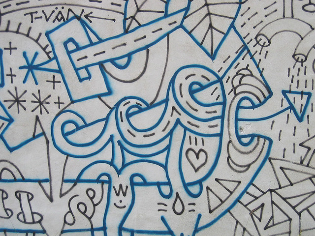 Close-up of wall with blue doodles aka graffiti (Photo copyright H. Andersson)