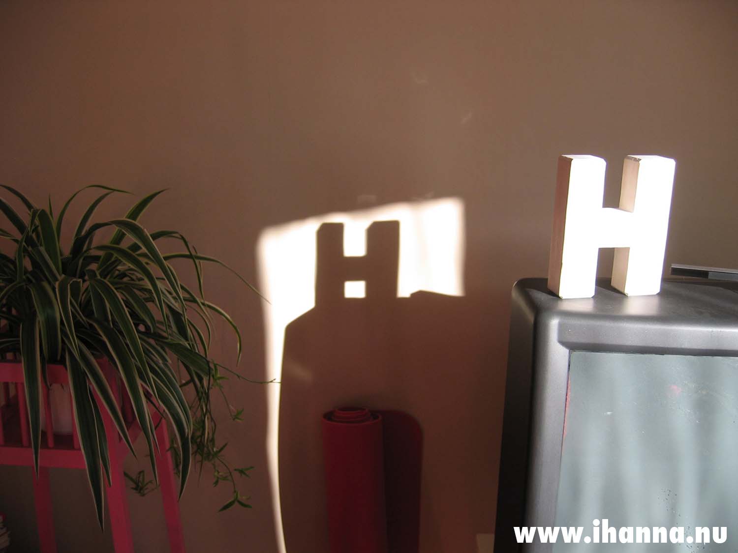Sunshine and shadows on the TV (Photo copyright Hanna Andersson)
