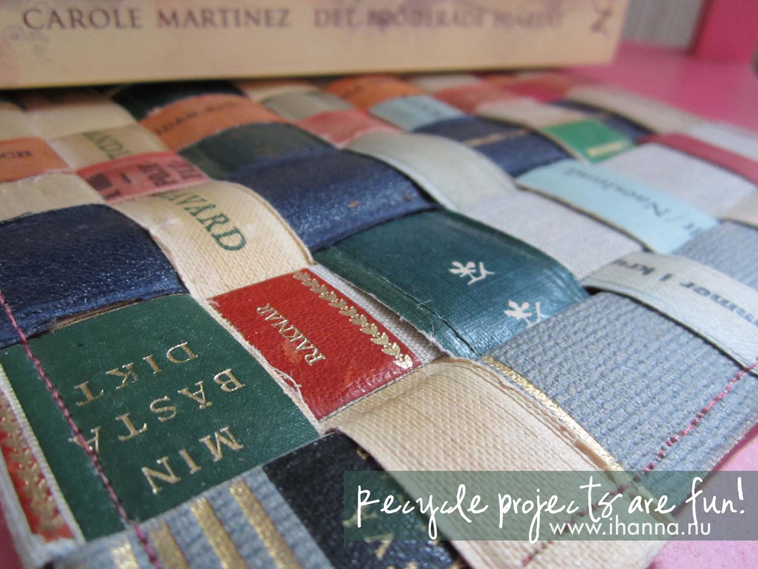 Recycled book spine weaving made into a mat by iHanna (Copyright Hanna Andersson)
