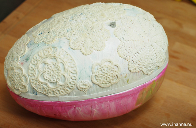 DIY Doily Easter Egg by mom, photo by iHanna (Copyright Hanna Andersson)