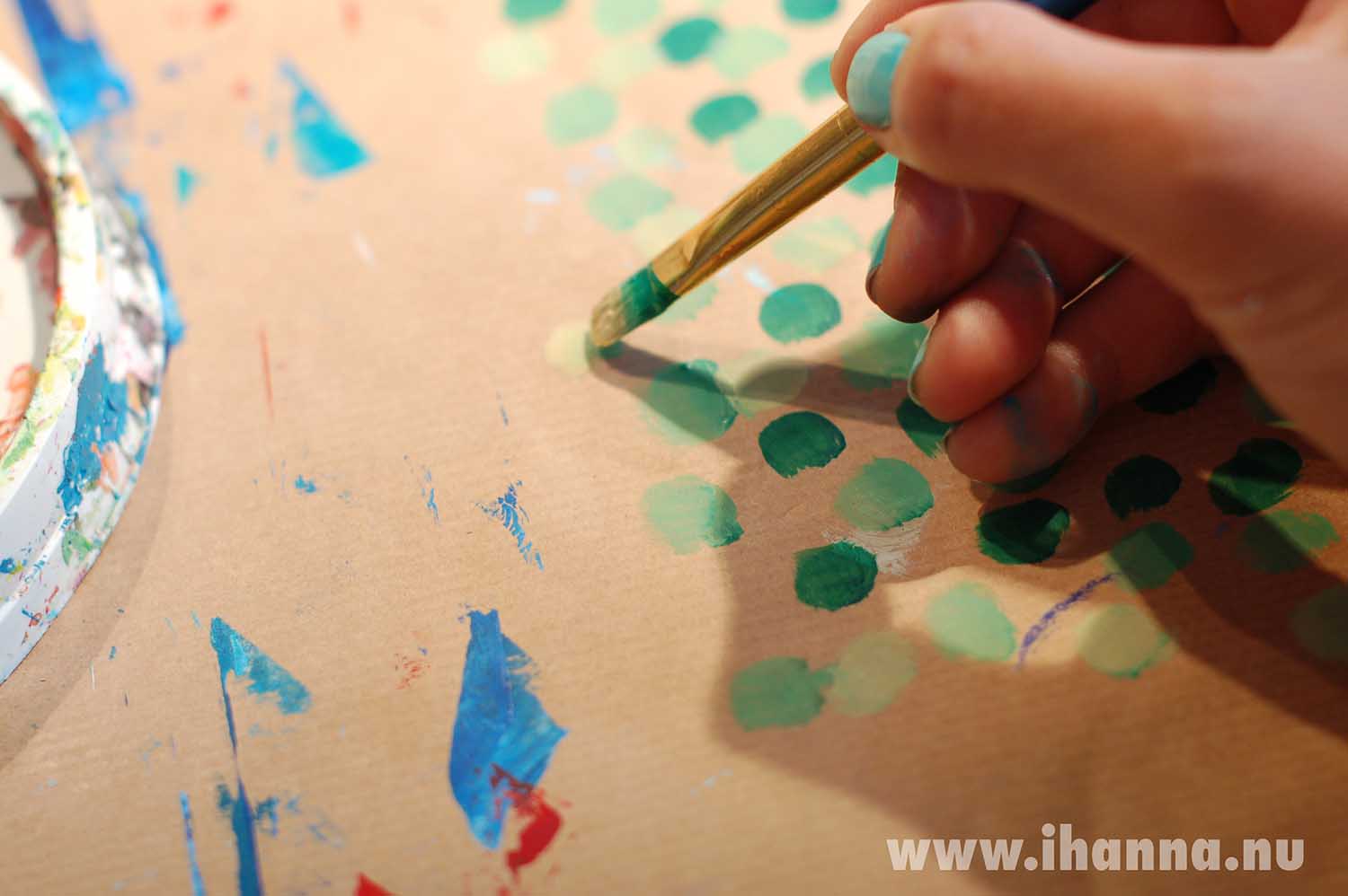 Paint process green polka dots on brown paper (Copyright Hanna Andersson)