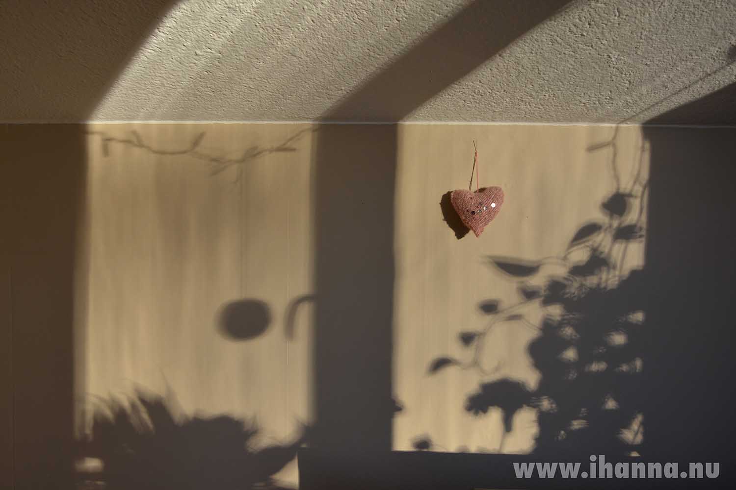 A Heart in the Window by iHanna (Photo copyright Hanna Andersson)