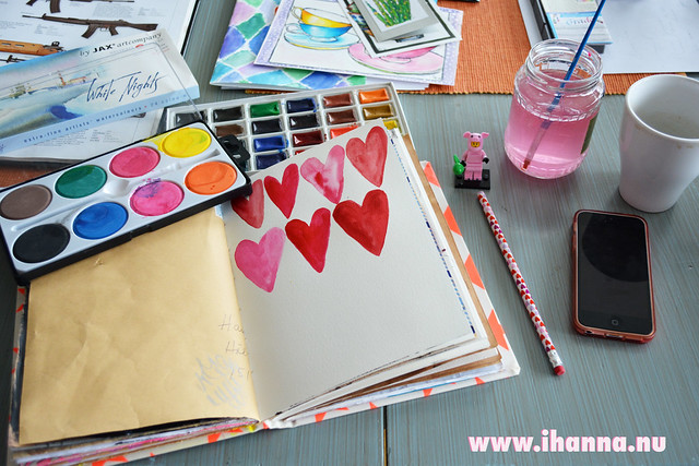 Art Journaling heart doodles at my friends place (Copyright Hanna Andersson)