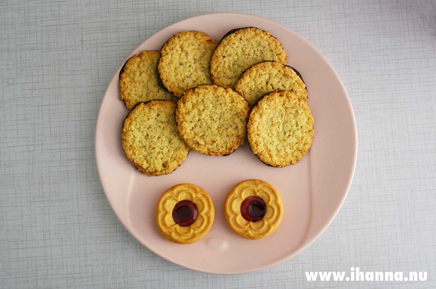 Be a cookie kitten (Photo copyright: Hanna Andersson, Sweden)