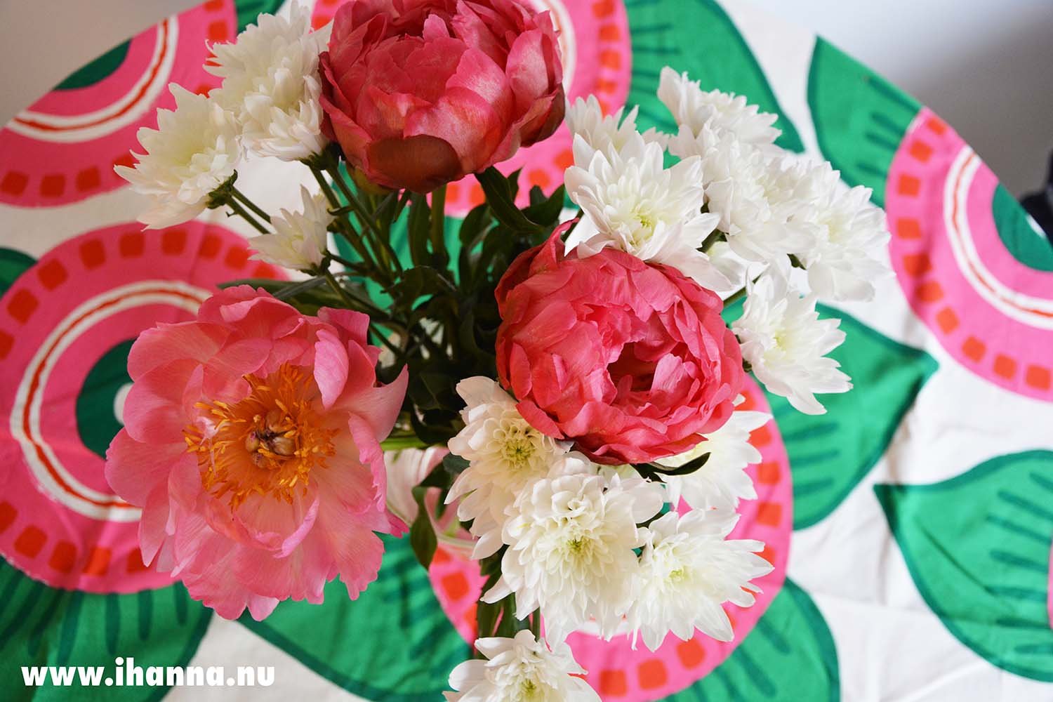 Flowers on flowers - Photo by Studio iHanna / (Photo copyright: Hanna Andersson, Sweden)