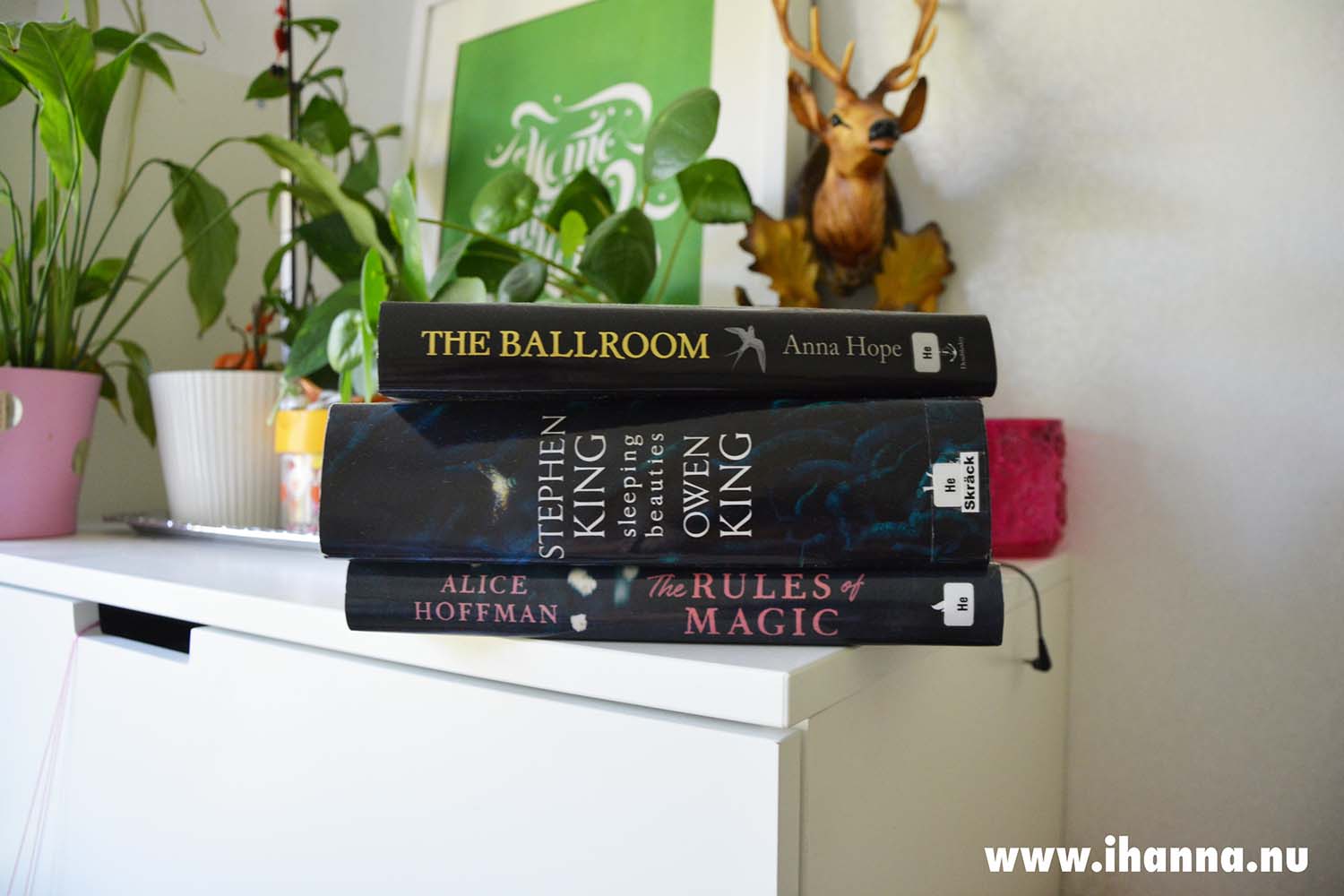 Finished pile of reading of black book covers (Photo copyright: Hanna Andersson, Sweden)