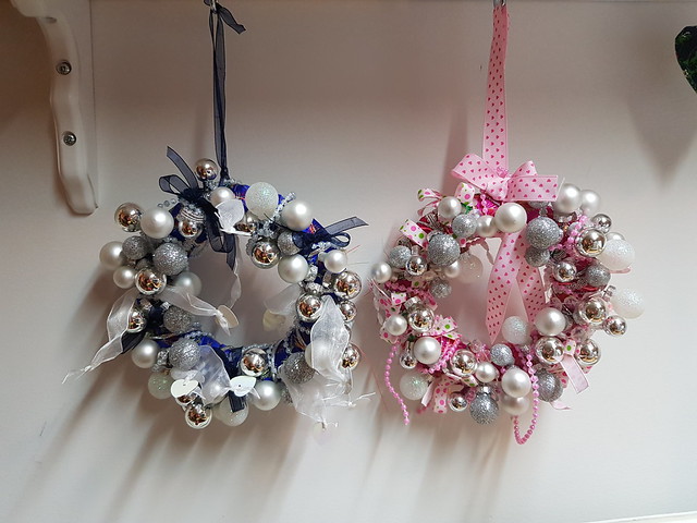 Christmas Wreaths blue and pink style (Photo copyright H. Andersson)