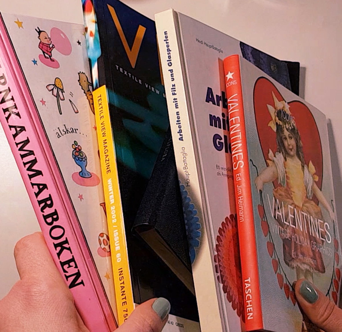 iHanna's Valentines Thrift Haul of books to cut up and use in or to make journals from + video flip through