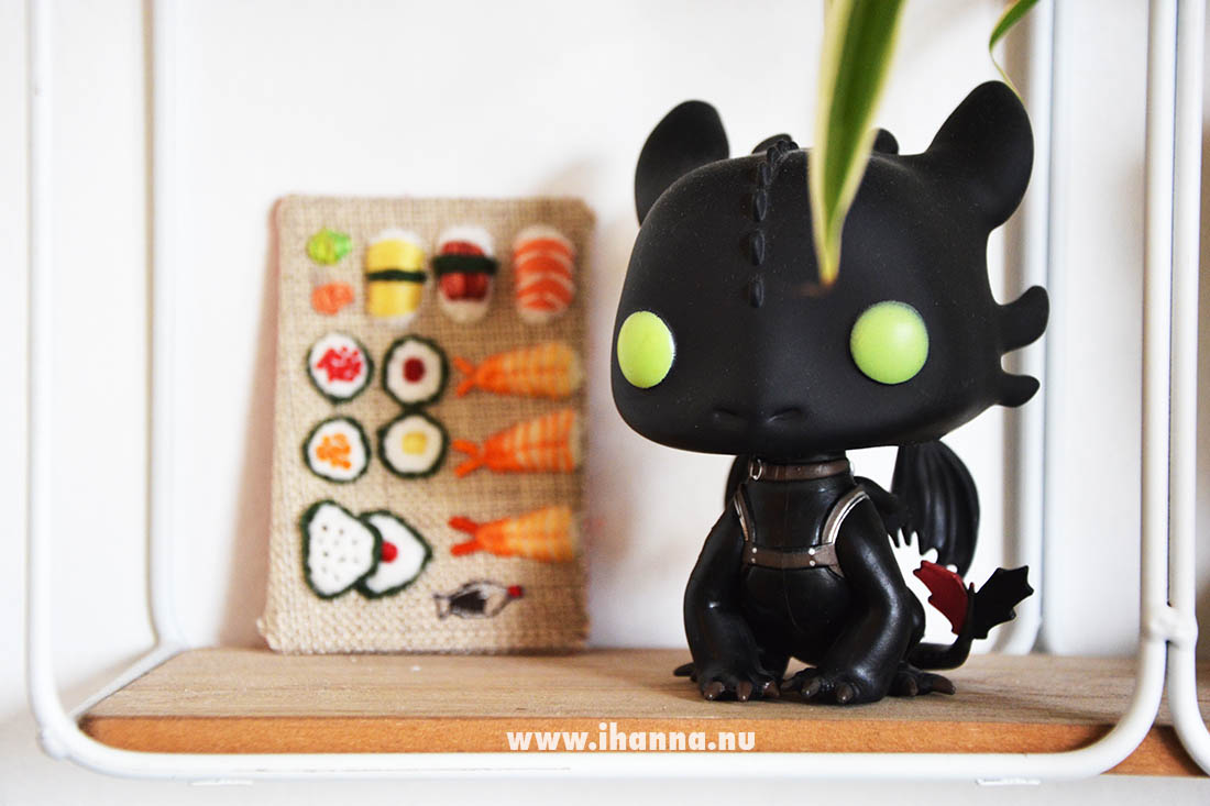 Toothless and Sushi embroidery (by Natalie Uhing) in iHannas home - Photo copyright Hanna Andersson