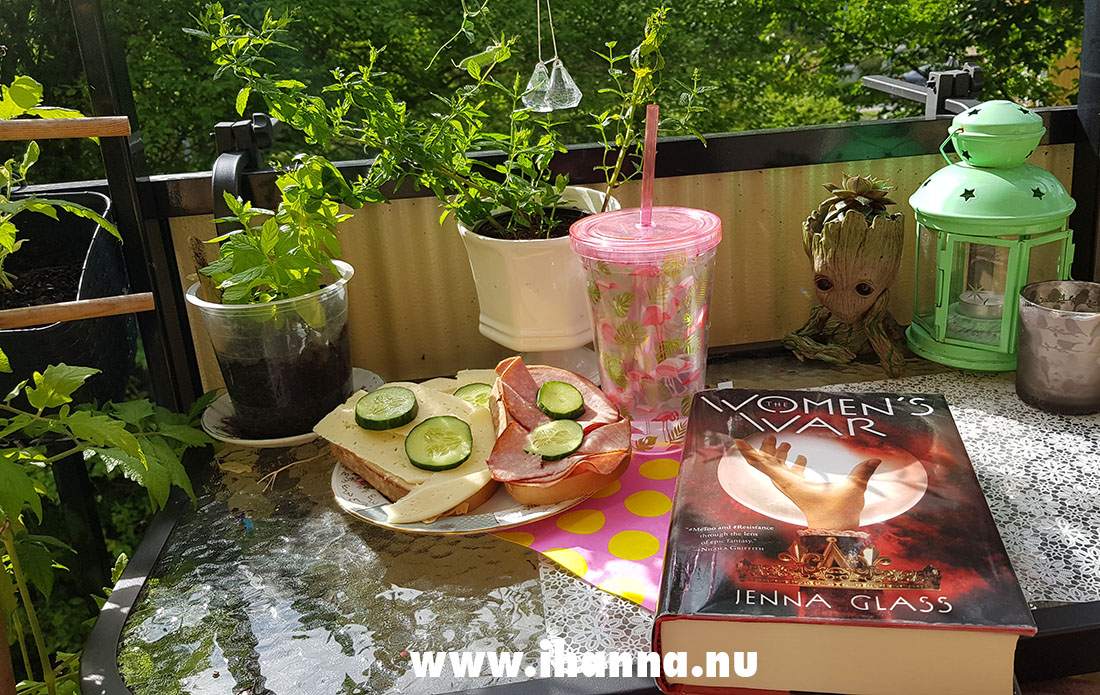 Balcony reading Women's War